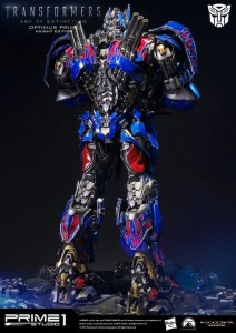 Transformers-AoE-Optimus-Prime-Knight-Statue-010_1430309100